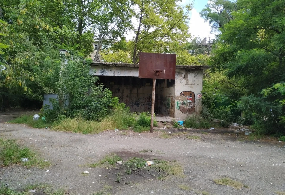 В крымской столице ищут собственника заброшенного объекта. Фото: пресс-служба администрации Симферополя