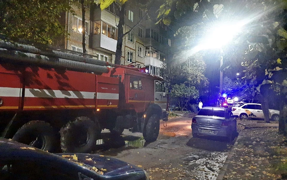 В Смоленске 12 человек эвакуировали во время ночного пожара в квартире. Фото: пресс-служба ГУ МЧС по Смоленской области.