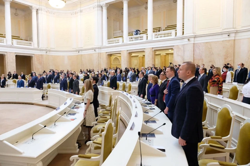 Новый состав депутатов собрался на первое заседание в Мариинском дворце.