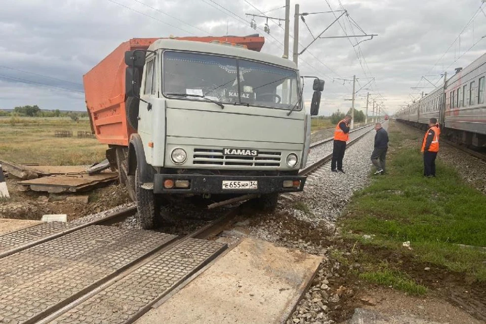 ДТП произошло на переезде. Фото: Волгоградская транспортная прокуратура