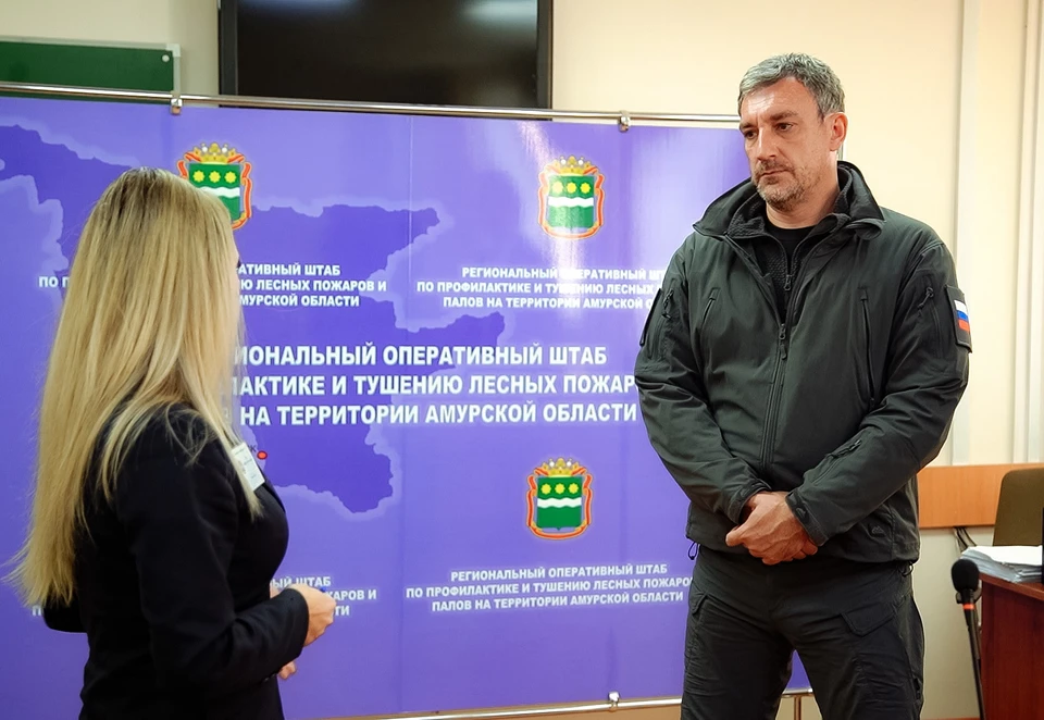 Губернатор Василий Орлов проверил работу региональной диспетчерской службы Амурской авиабазы. Фото: пресс-служба правительства Амурской области.