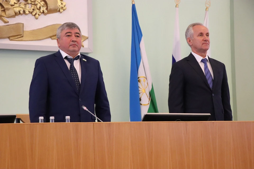 Председателем Горсовета Уфы избран Марат Васимов (слева). Фото: пресс-служба уфимской мэрии