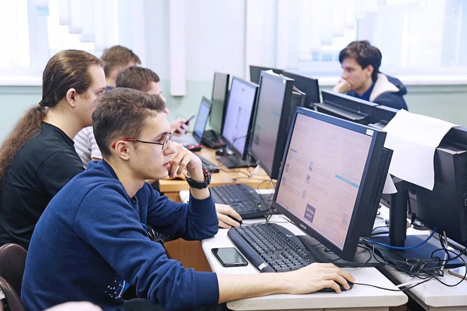 На ИТ-специальности в организациях среднего профессионального образования Калининградской области еще свободны 44 бюджетных места.