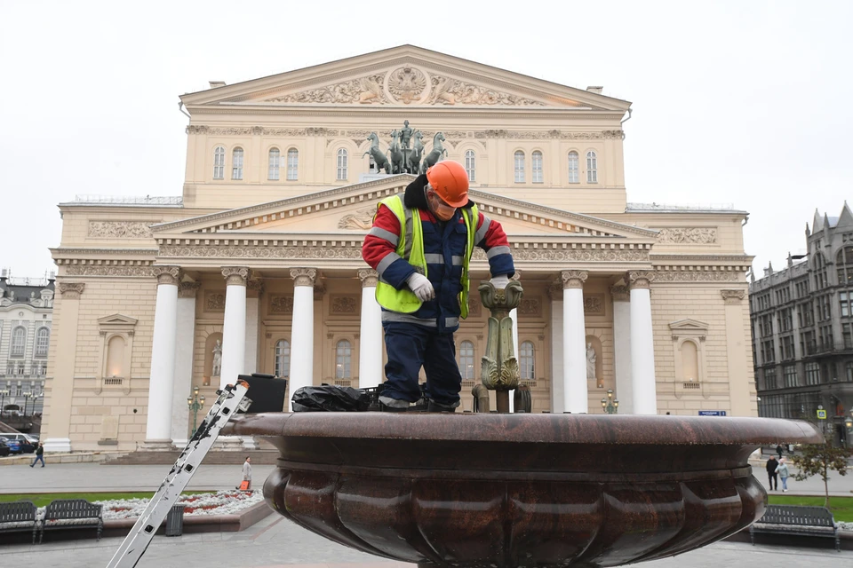 Сезон работы фонтанов в Москве по традиции завершился сегодня, 1 октября.