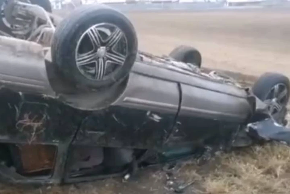 Автомобиль "Ниссан" опрокинулся на трассе "Сибирь" недалеко от Усолья.