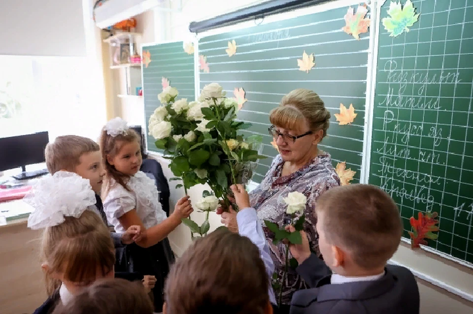 Сегодня у учителей - профессиональный праздник