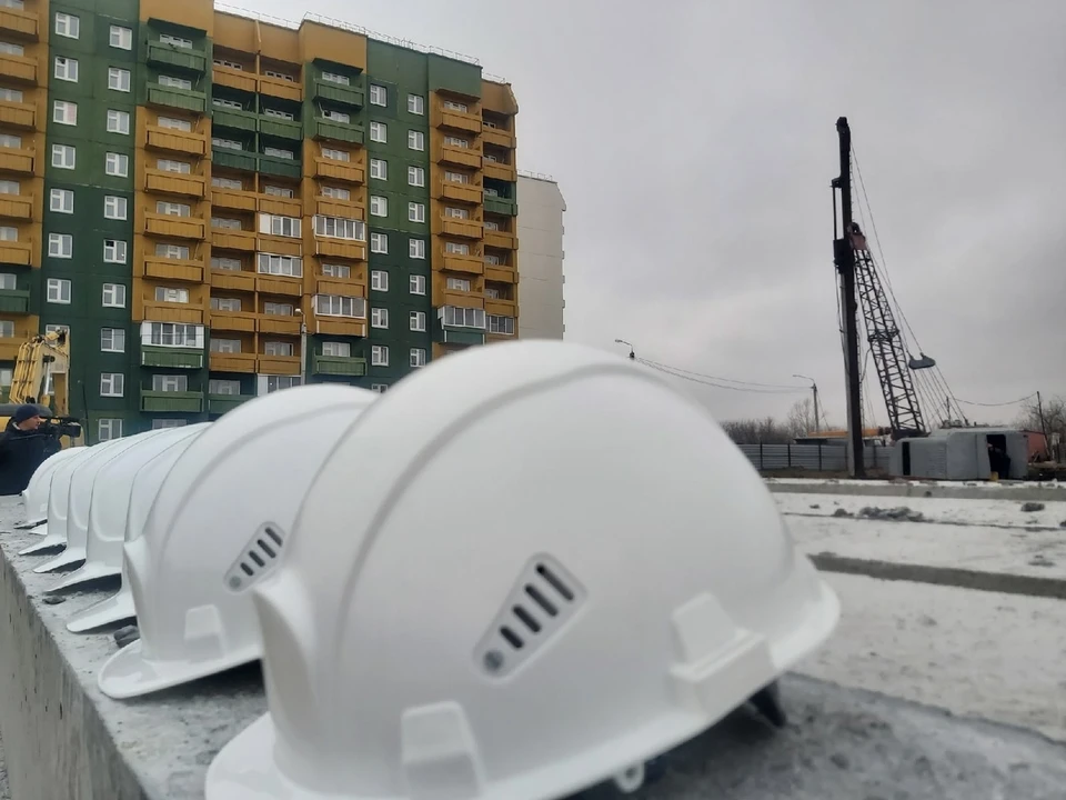 В Омске собираются строить новые дома для расселения людей из ветхого жилья.