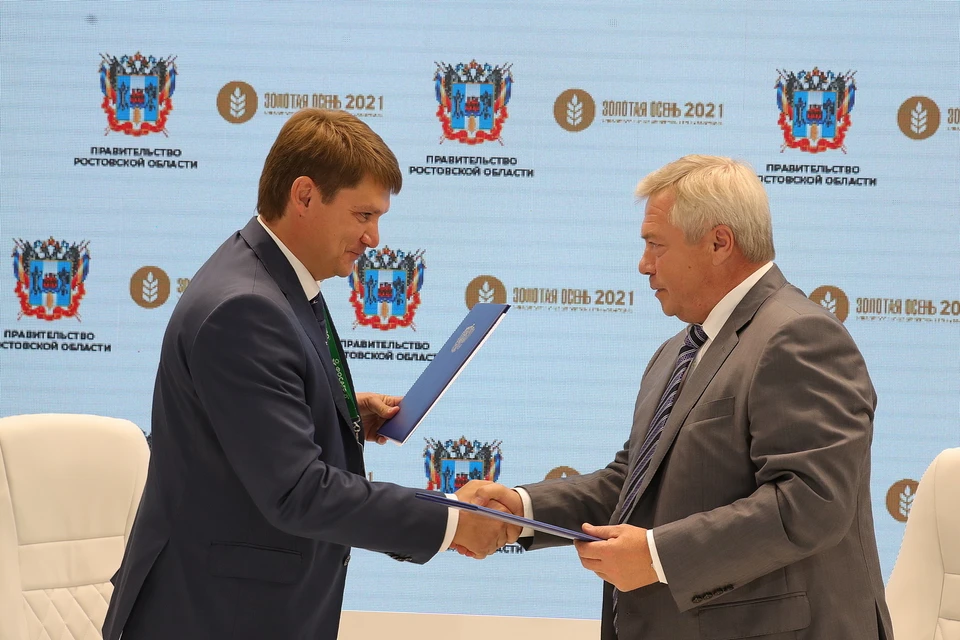 Губернатор Василий Голубев подписал ряд важных соглашений. Фото: пресс-служба губернатора Ростовской области
