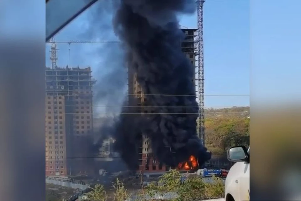 Многоэтажка горит во Владивостоке