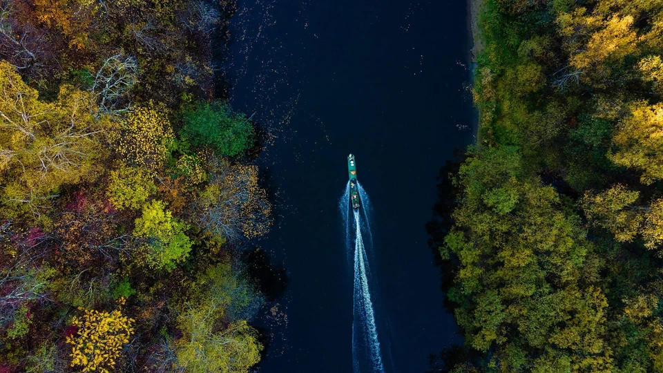 Настоящее осеннее чудо – река Бикин – протекает в Приморье и Хабаровском крае. Фото: Александр ХИТРОВ, PrimDiscovery