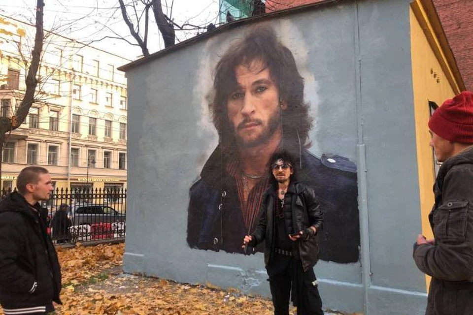Граффити тальков спб. Маленький город тальков. Портрет талькова на литейном 39. Тальков. Тальке в г.