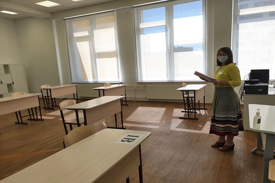 Губернатор Андрей Травников рассказал о продлении осенних каникул в Новосибирской области.