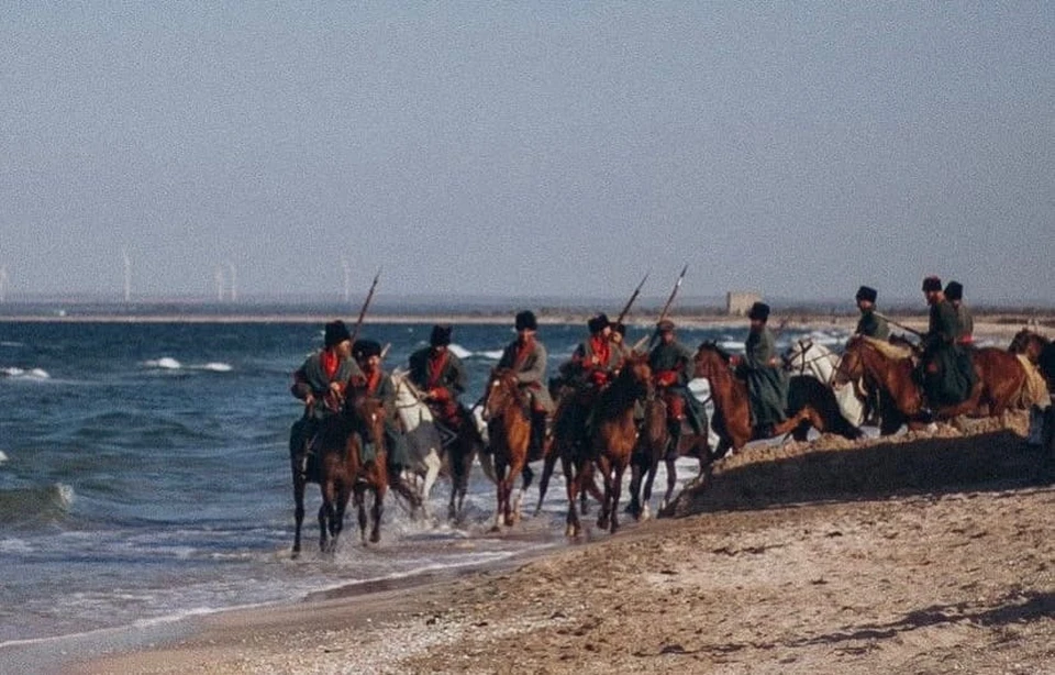 Cъемки шли на берегу моря. Фото: Фильм "Гардемарины-IV"/VK