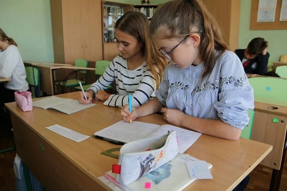 Школьнки продолжат очные занятия