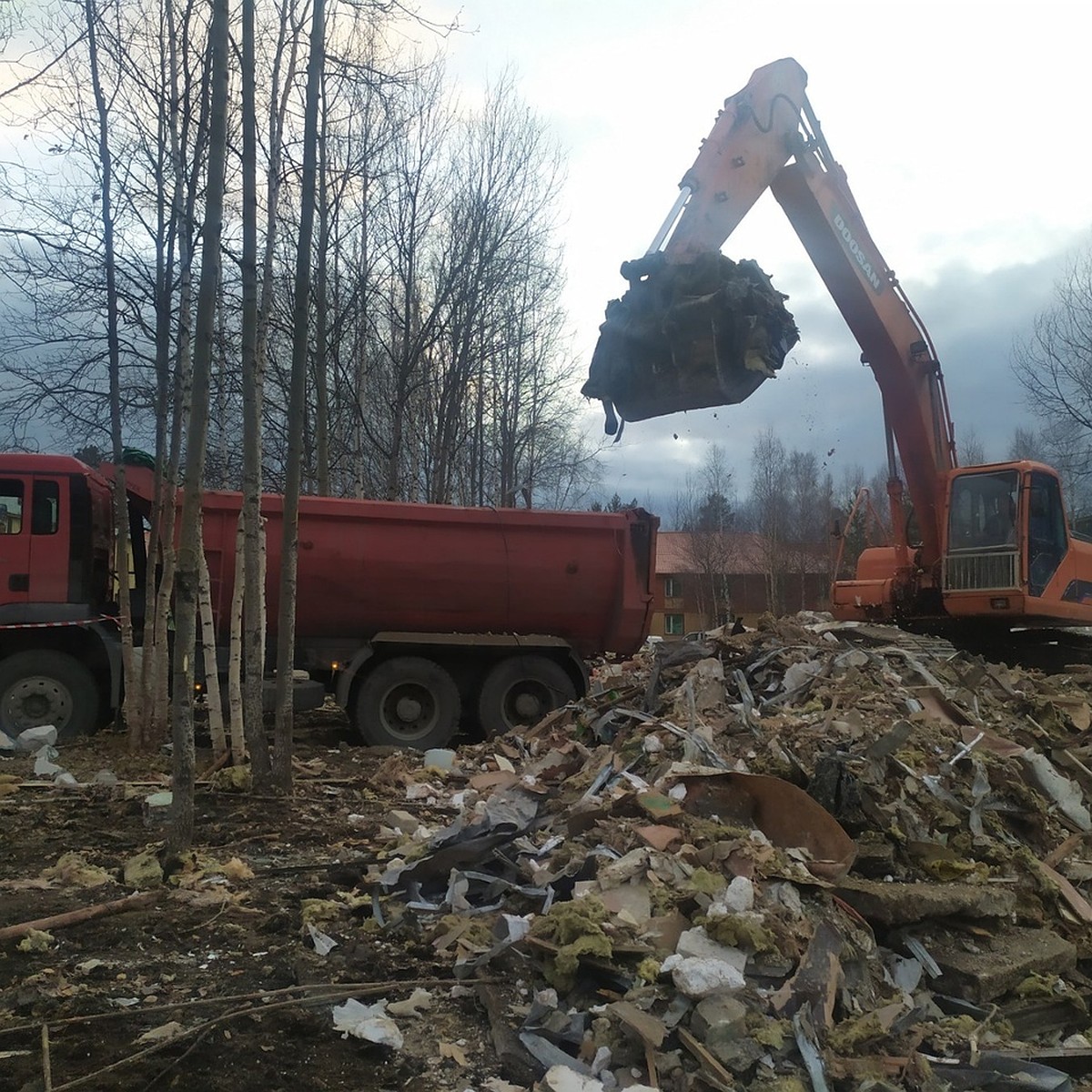 До конца года в Ноябрьске снесут более ста аварийных домов - KP.RU