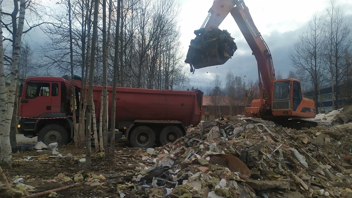 До конца года в Ноябрьске снесут более ста аварийных домов - KP.RU