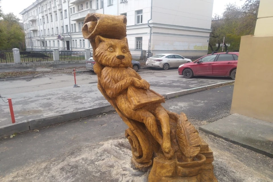 Скульптуры готовятся из пеньков деревьев. Фото: Ростислав Антонов