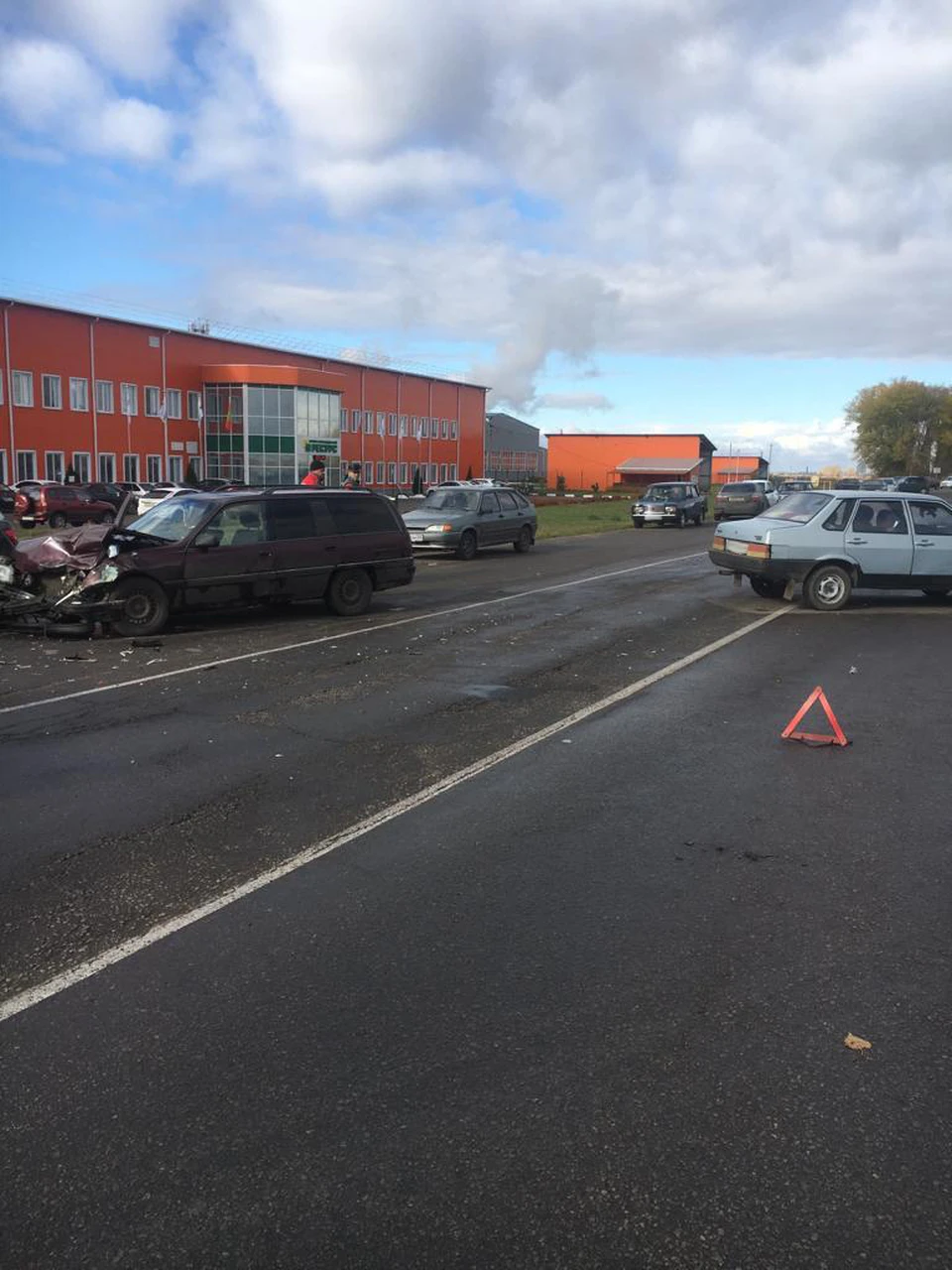 Водитель "ВАЗ" не уступил дорогу иномарке