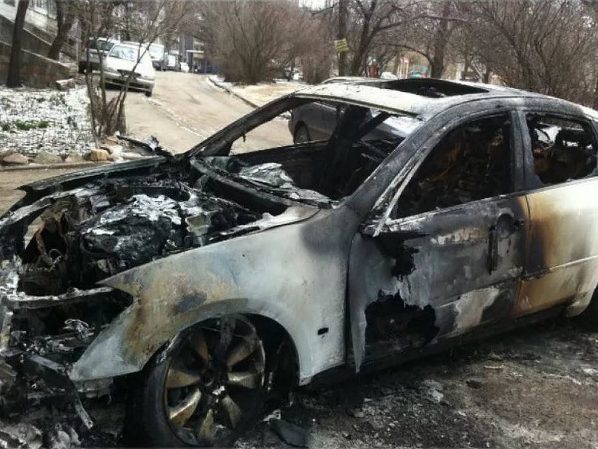 2022. Горелый авто. Горелый авто. Горелый авто. Разбитая сгоревшая машина.