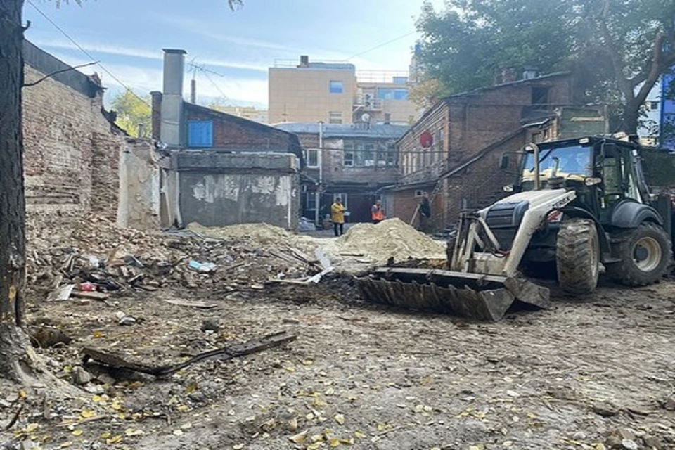 В донской столице снесли аварийный дом. Фото: аккаунт Алексея Логвиненко в Инстаграм