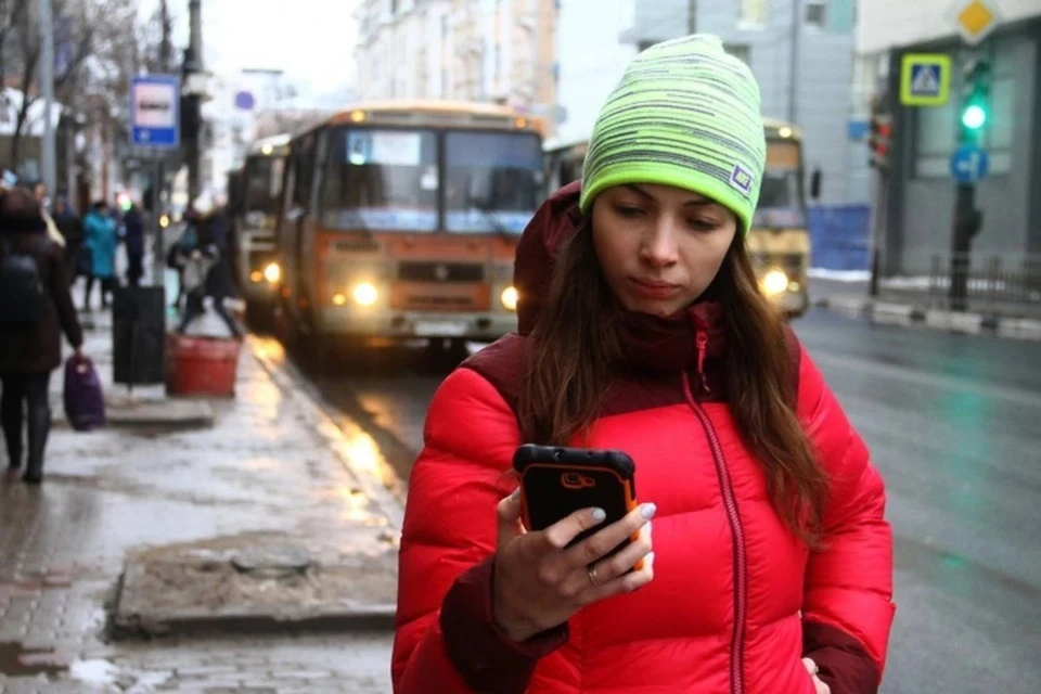В понедельник утром люди не могли добраться до работы, так как общественный транспорт вышел на работу в режиме выходного дня.