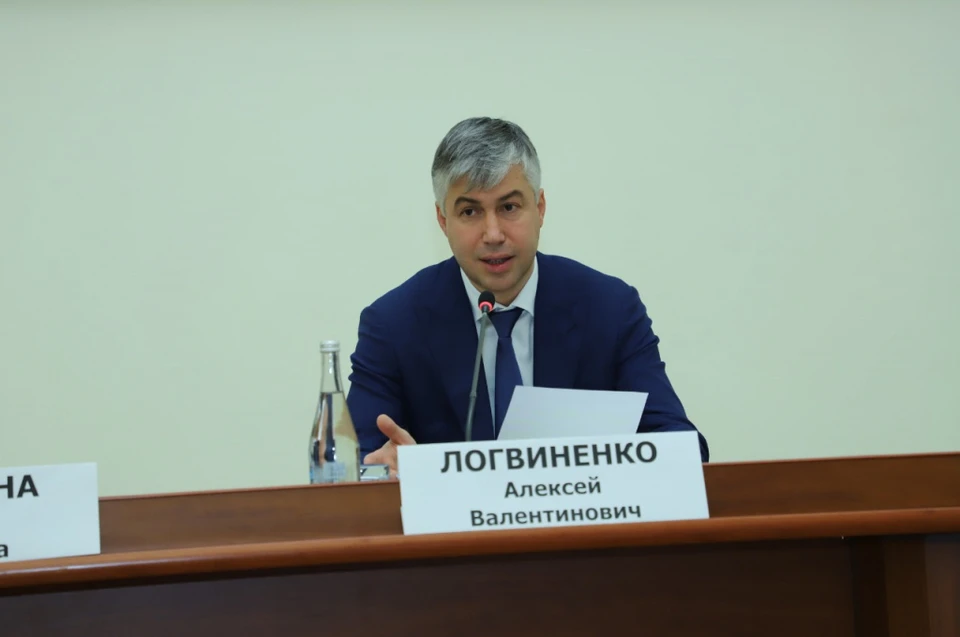 Алексей Логвиненко поставил задачу обеспечить максимальный охват переписчиками жителей донской столицы. Фото: пресс-служба администрации Ростова-на-Дону