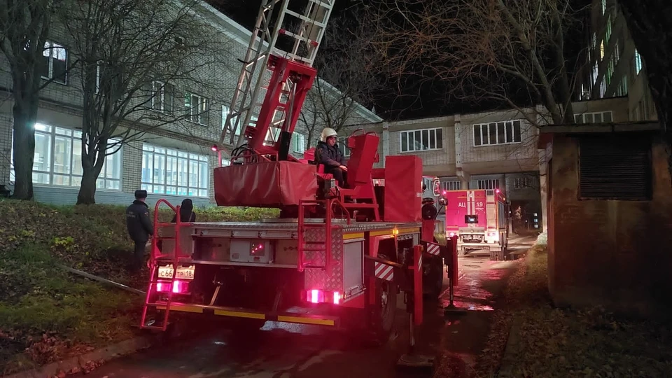 Фото и видео тушения пожара в больнице Ижевска. Фото: МЧС Удмуртии