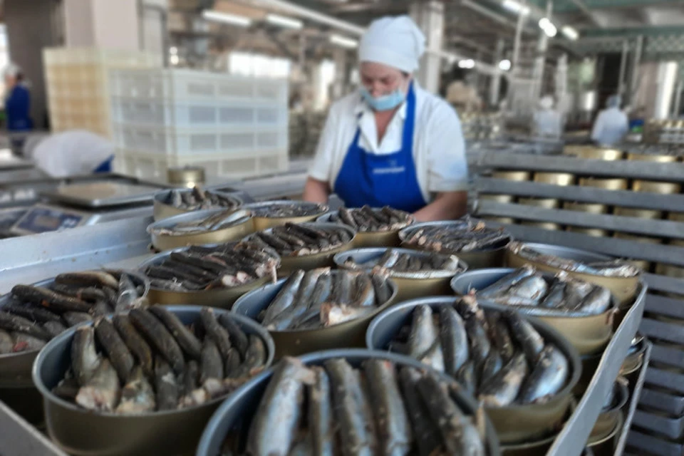 Рыбопереработкой на "Проливе" занимаются уже полтора века