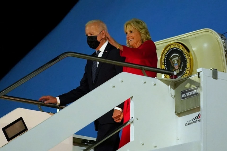 Самолет президента США Джо Байдена приземлился в римском аэропорту Фьюмичино