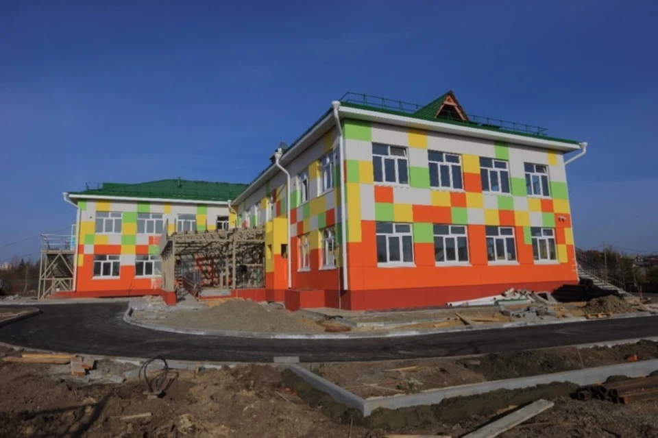 Работы по сооружению восьми новых корпусов детских дошкольных образовательных учреждений ведутся в Томске в рамках национального проекта «Демография».