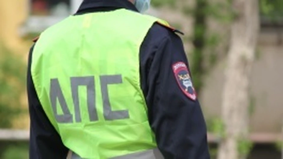 Если вы стали свидетелями нарушений Правил дорожного движения, сообщить о них можно круглосуточно по телефонам: +7 (8512) 40-48-00 либо 102