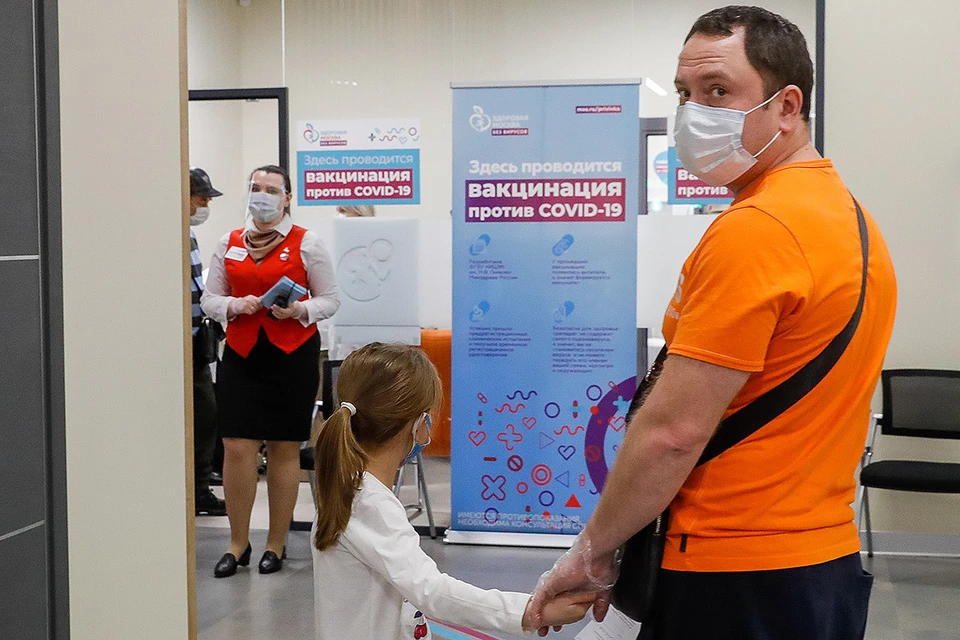 В очереди в пункт вакцинации. Фото: Михаил Джапаридзе/ТАСС
