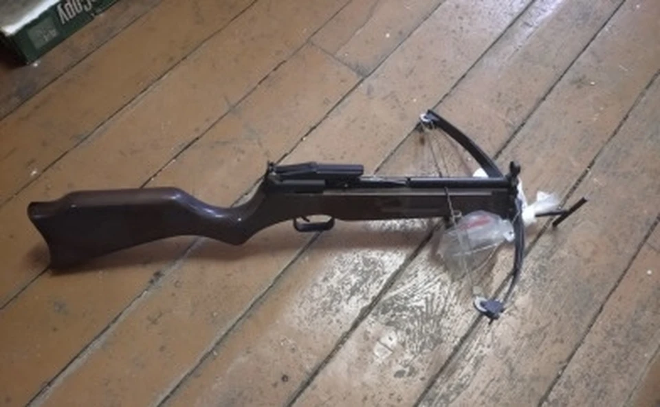 Под Смоленском мужчина угрожал бывшей супруге убийством арбалетом. Фото: пресс-служба УМВД по Смоленской области.