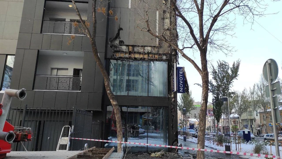 В Бишкеке произошел пожар в недавно построенном отеле Novotel.