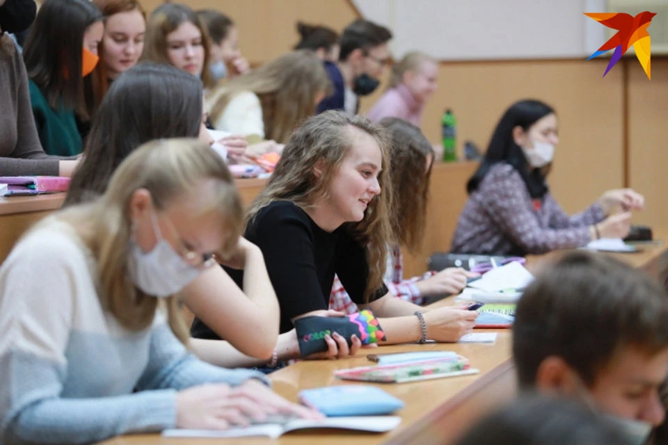 Студенты Хабаровск. Область продлила каникулы