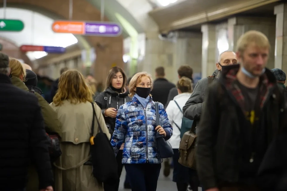 В Петербурге обыскали все станции метрополитена из-за "шутки" лжеминера.