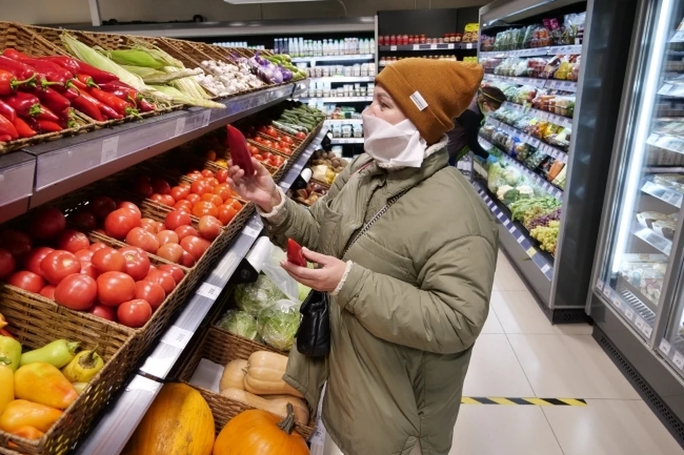 В Томскстатесообщили, что в сентябре самая высокая стоимость минимального набора продуктов питания по регионам Сибири сложилась в Красноярском крае (5 578 рублей, рост к декабрю — 10,7 %), а самая низкая — в Омской области (4 236 рублей, +7,9 %).