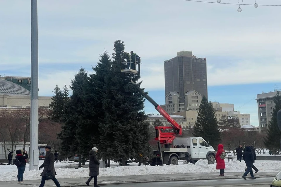 В Новосибирске уже начали готовиться к празднованию Нового года.