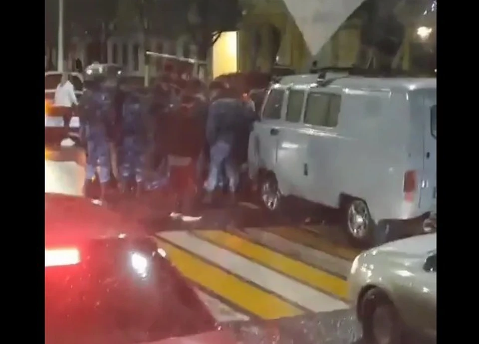 Наезду на 19-летнюю девушку на Первомайском проспекте в Рязани предшествовала авария с участием трех автомобилей.