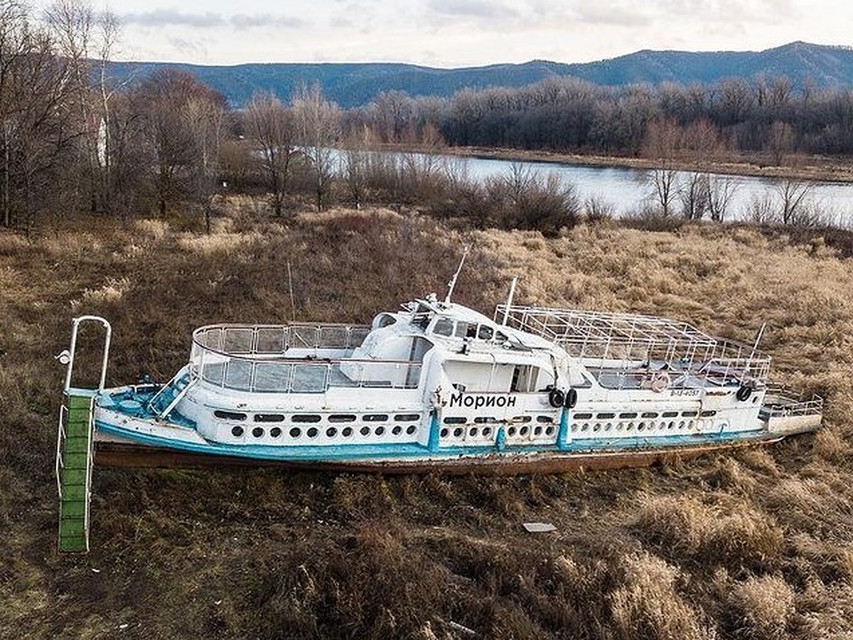 В Самарской области обнаружили ржавеющий теплоход - KP.RU