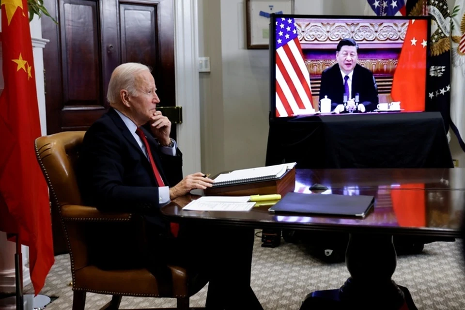 Президент США Джо Байден и председатель КНР Си Цзиньпин проводят онлайн-встречу