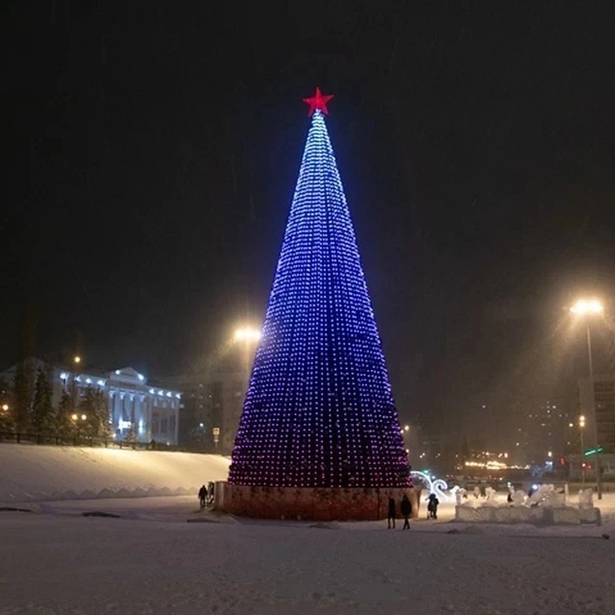 В Уфе установят 22 новогодние елки - KP.RU