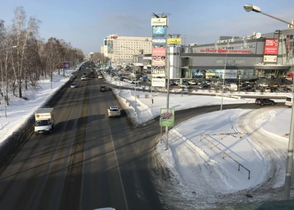 Тюмень 18 ноября. 50 Лет ВЛКСМ 63 Тюмень. Тюмень, улица 50 лет ВЛКСМ, 63. 50 Лет ВЛКСМ 63 Тюмень торговый. Светофор Россия фото.