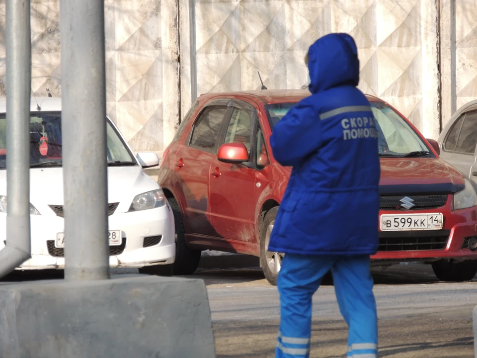 Женщина напала на сотрудника скорой помощи, приехавшего к ней в дом на вызов