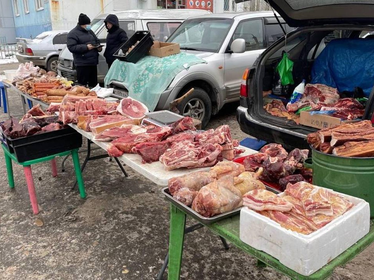 Иркутяне все чаще жалуются на тухлое мясо на стихийных рынках города - KP.RU