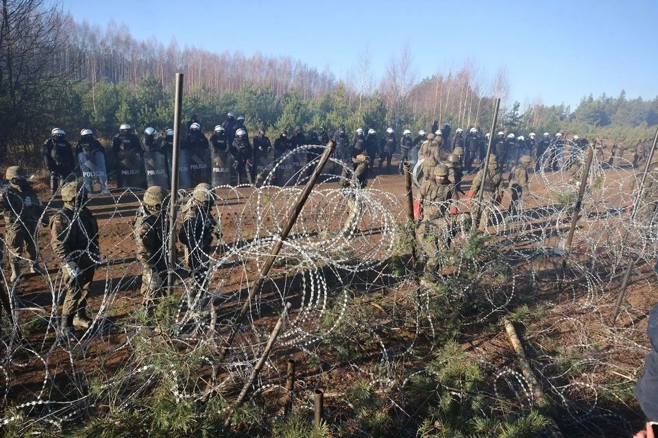 Захарова назвала миграционный кризис на белорусско-польской границе примером информационной войны Фото: REUTERS