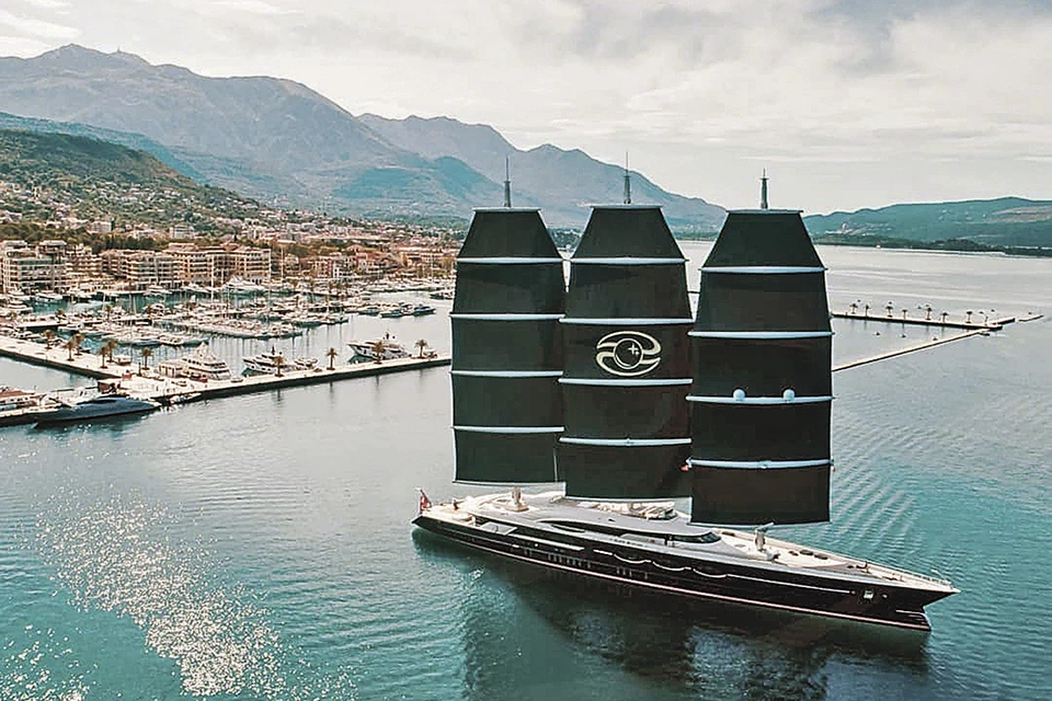 Олег Бурлаков был фанатом «зеленых» технологий. И построил уникальное судно, способное накапливать энергию ветра, воздуха и воды. Фото: S/Y Black Pearl/Instagram