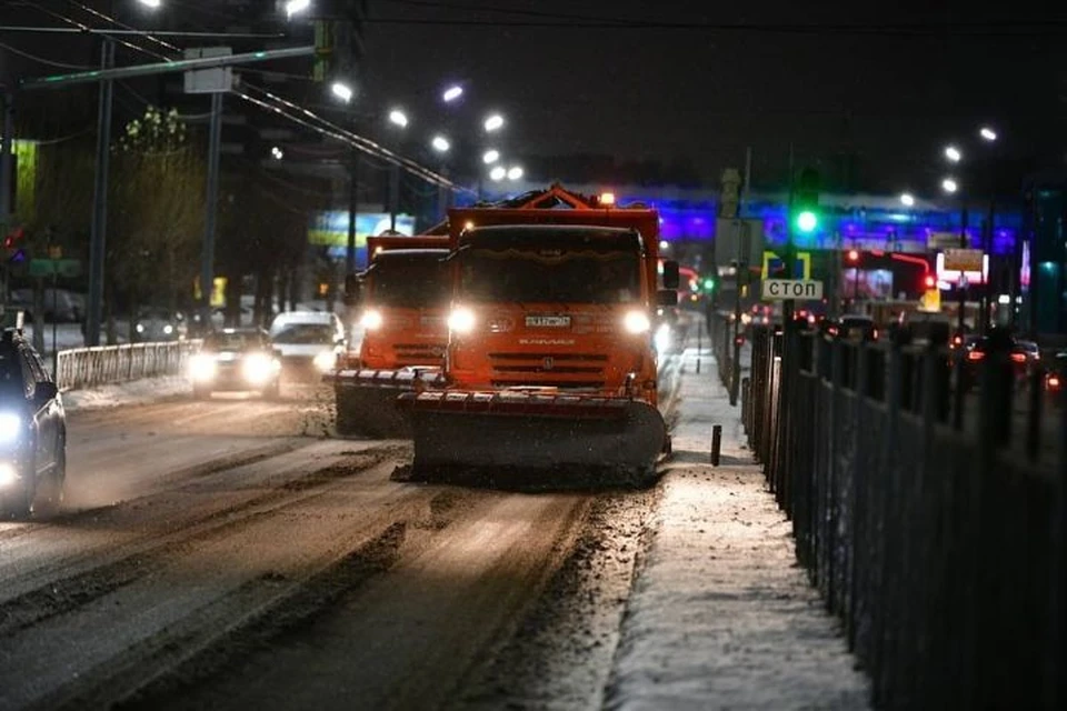 Мэр Владимир Волков рассказал, что снегоуборочные машины работают круглосуточно
