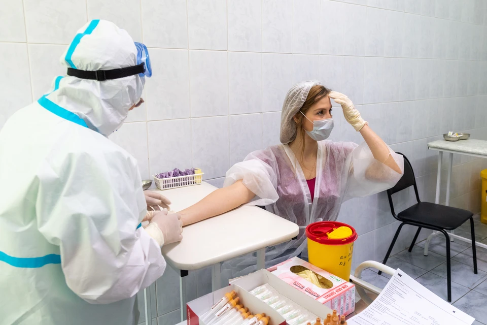 Биолог Анча Баранова рассказала об эффективности вакцин против штамма коронавируса "Омикрон"