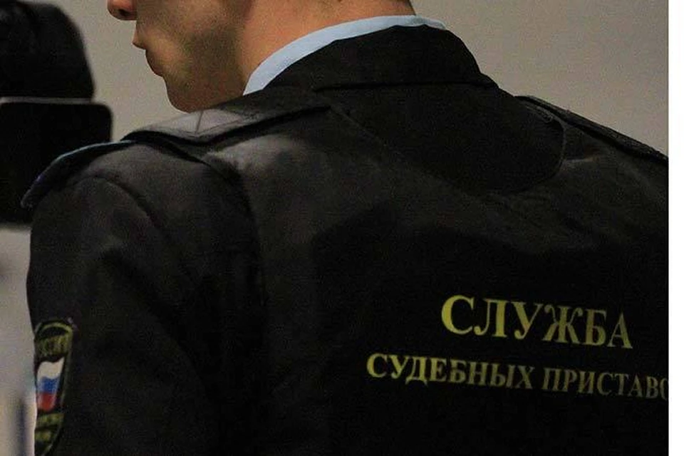 Пристав уже лишился работы.